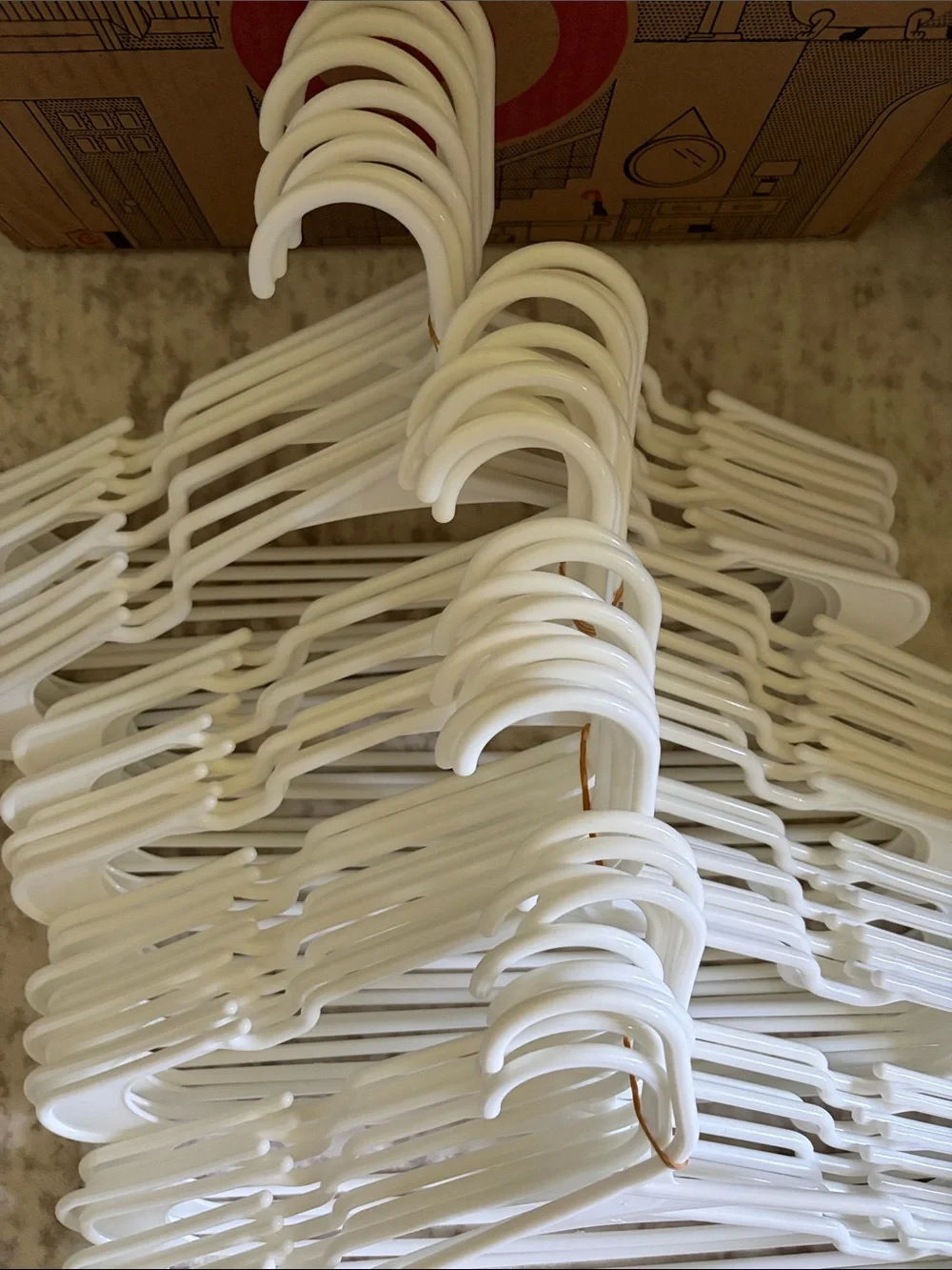 Set of 40 White Plastic Clothes Hangers - Multipack